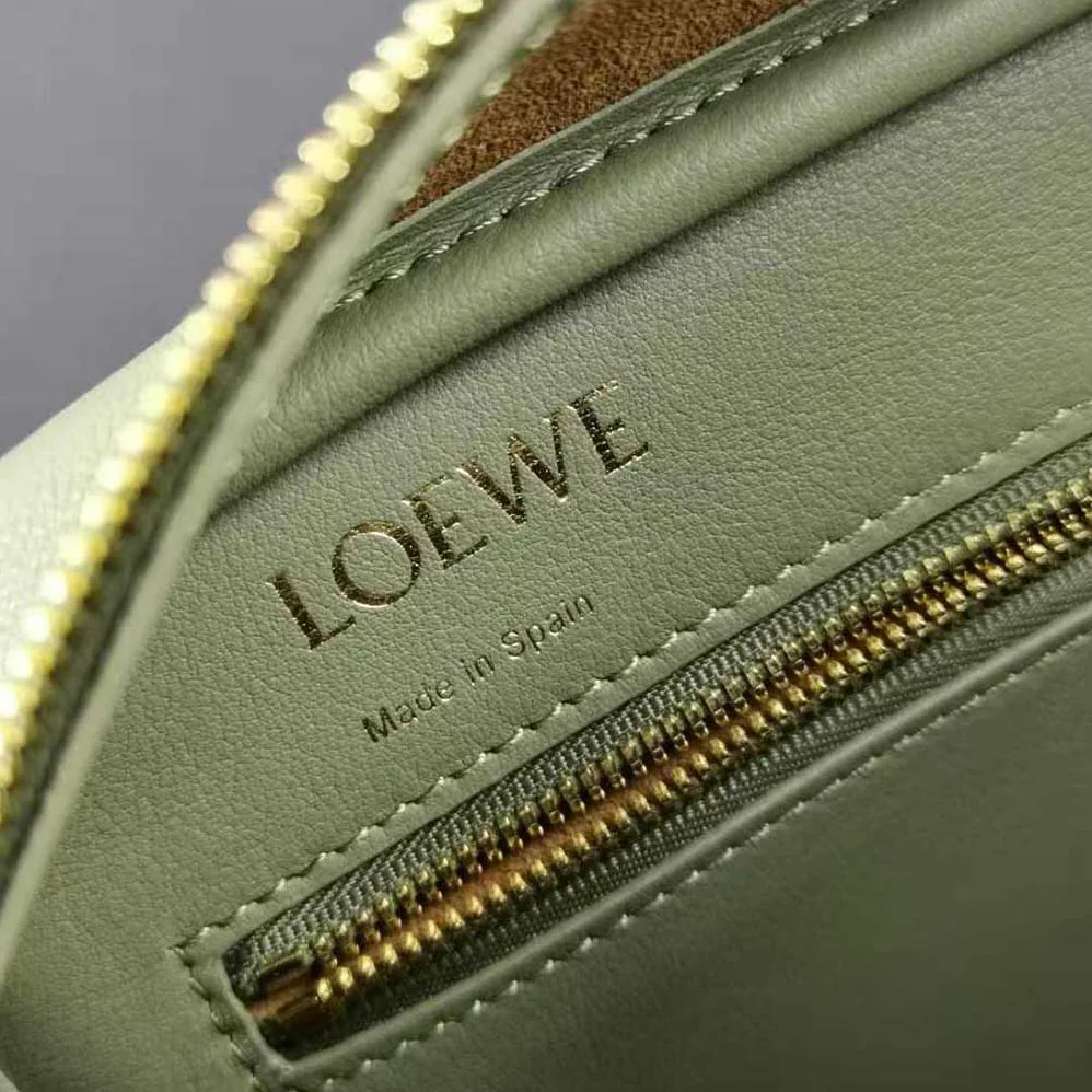Loewe Amazona 28 Bag in Nappa Calfskin for Women in Green