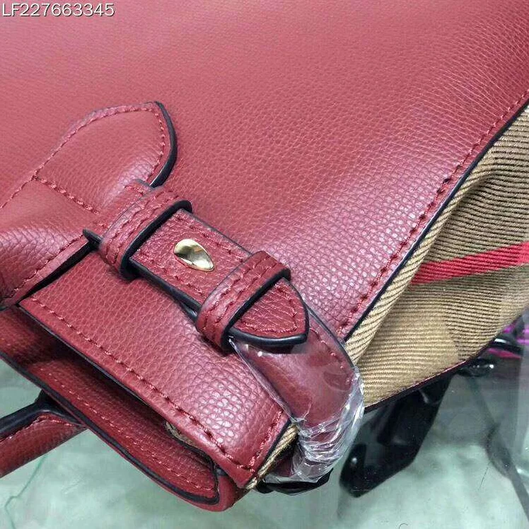 Burberry Small Banner Bag in Leather and House Check in Red