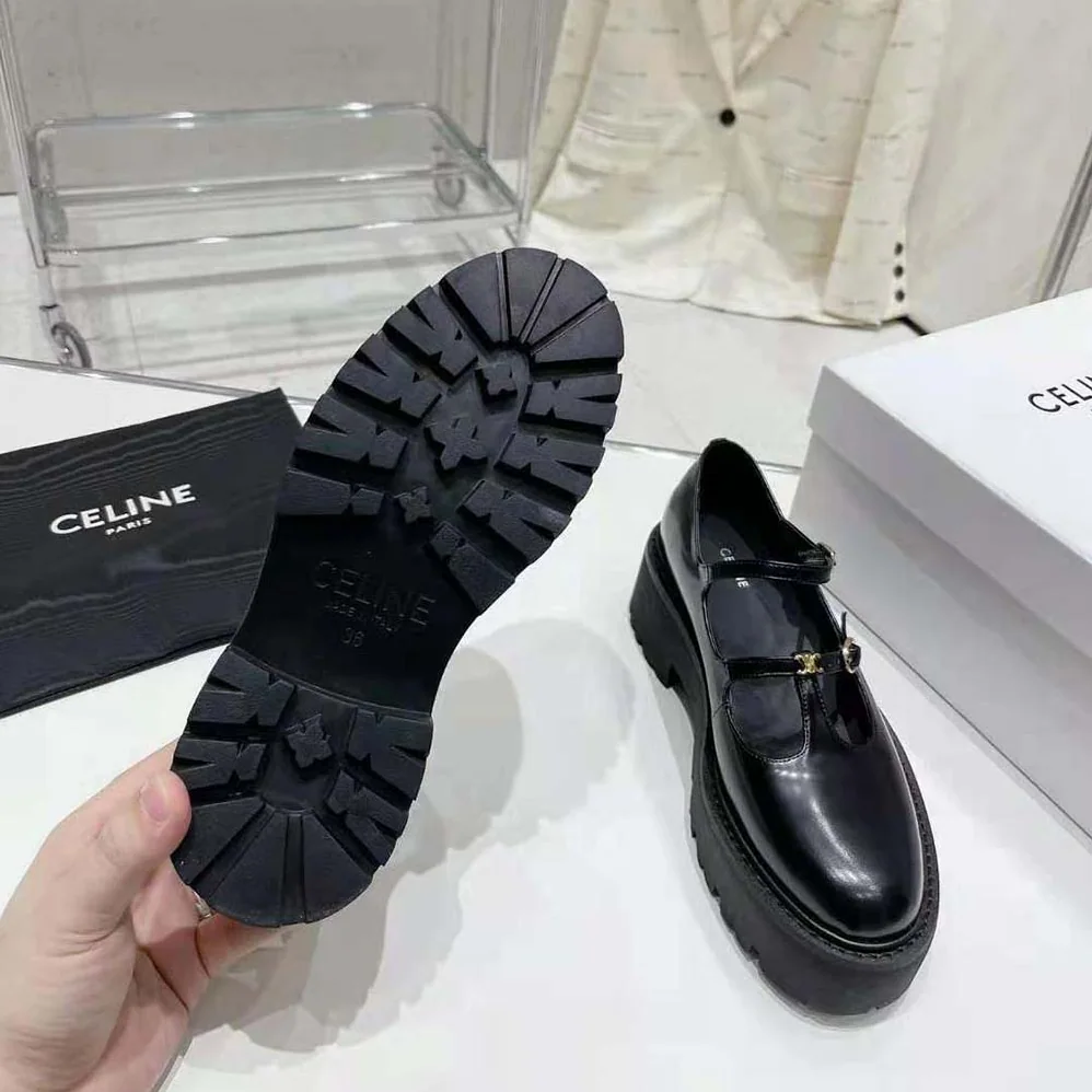 Celine Bulky Babies Triomphe in Polished Bull for Women in Black Celine Bulky Babies Triomphe in Polished Bull for Women in Black