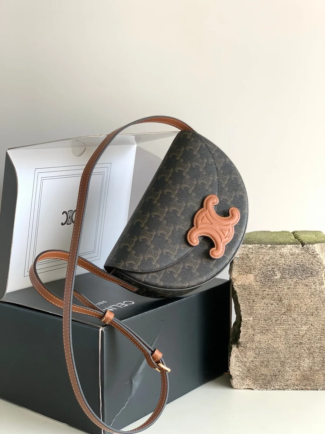 Celine Bucket In Trimophe Canvas Brown /