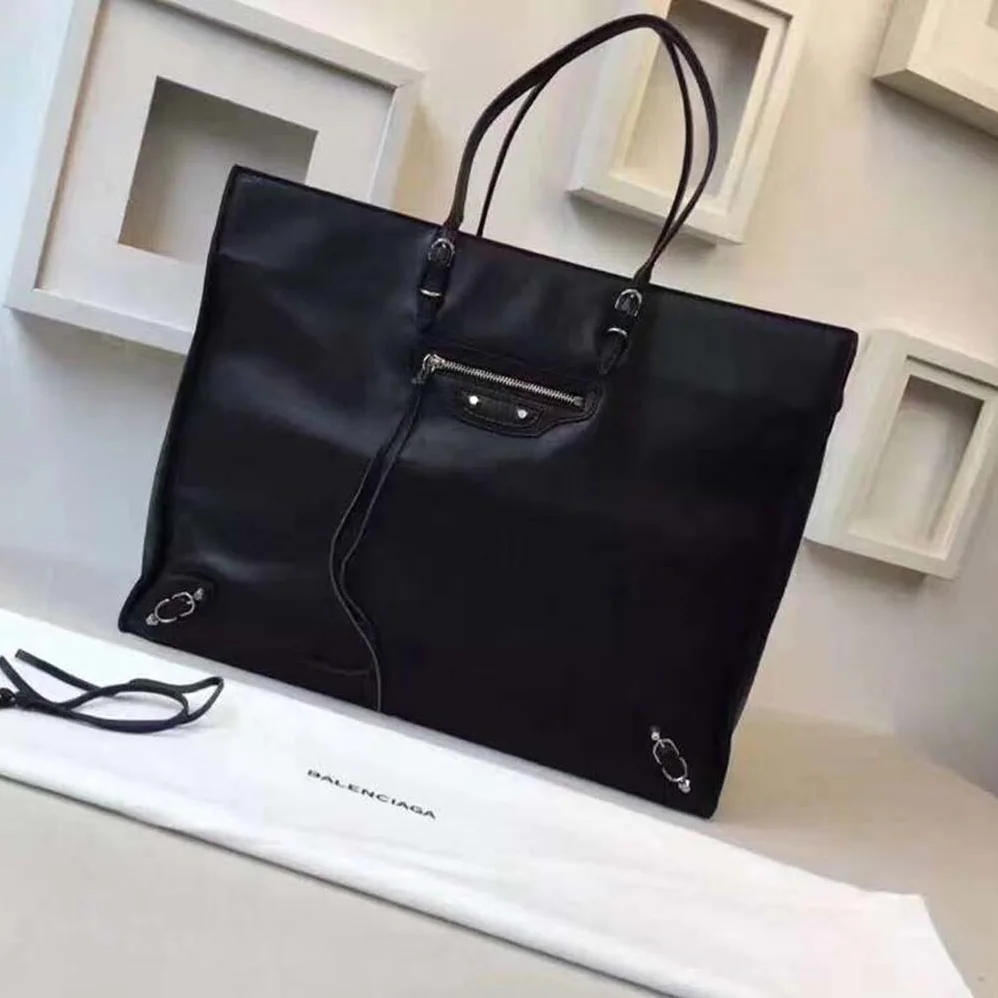 Balenciaga Papier B4 Zip Around Cross Body Horizontal Tote for Women in Black Balenciaga Papier B4 Zip Around Cross Body Horizontal Tote for Women in Black