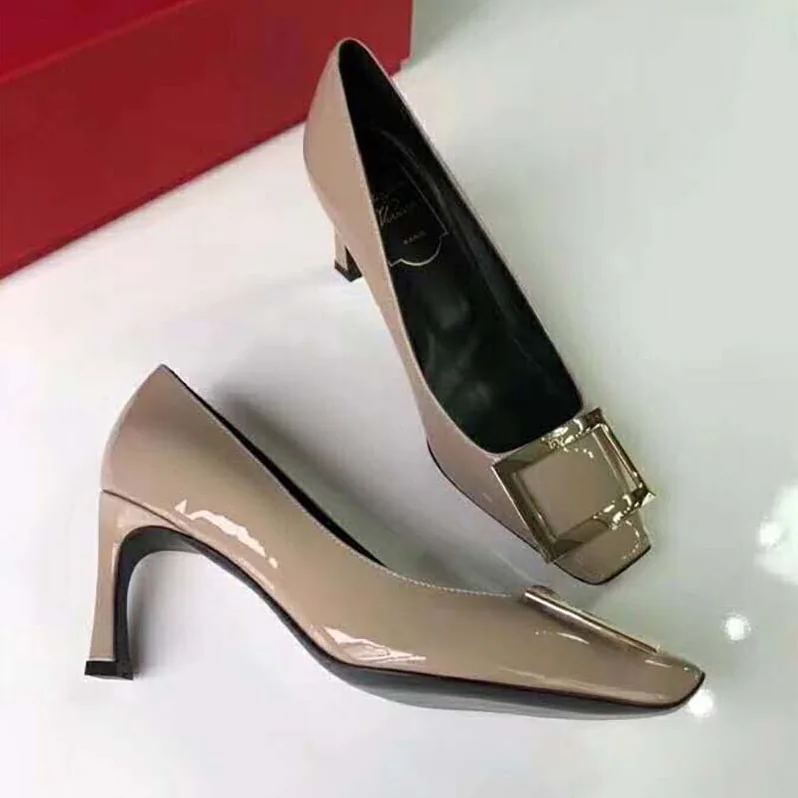 Roger Vivier Belle Vivier Trompette Pumps Patent Leather for Women in Sandy