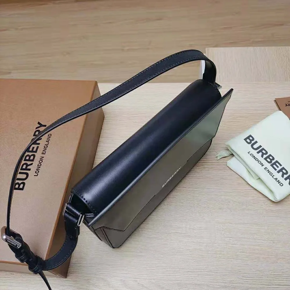 Burberry Leather Catherine Shoulder Bag for Women in Black Burberry Leather Catherine Shoulder Bag for Women in Black