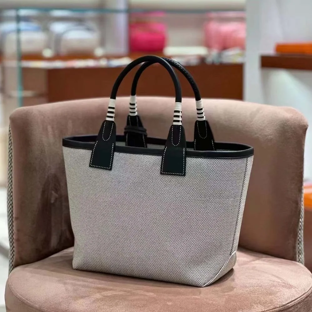 Hermes Steeple 25 Ecru Tote Bag for Unisex in Black Hermes Steeple 25 Ecru Tote Bag for Unisex in Black