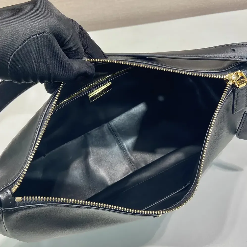 Prada Aimée Large Leather Shoulder Bag for Women in Black Prada Aimée Large Leather Shoulder Bag for Women in Black