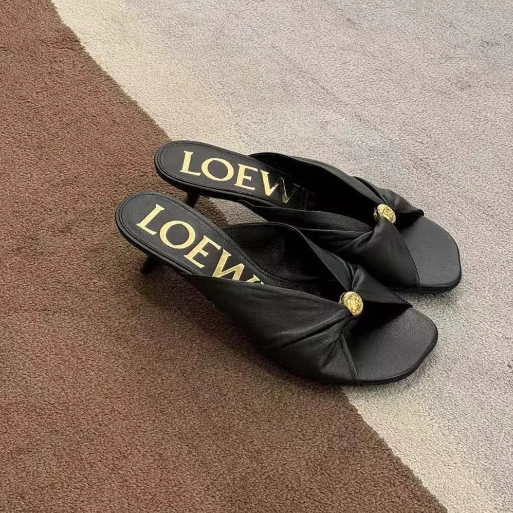 Loewe Pebble Soft Slide in Nappa Lambskin for Women in Black Loewe Pebble Soft Slide in Nappa Lambskin for Women in Black