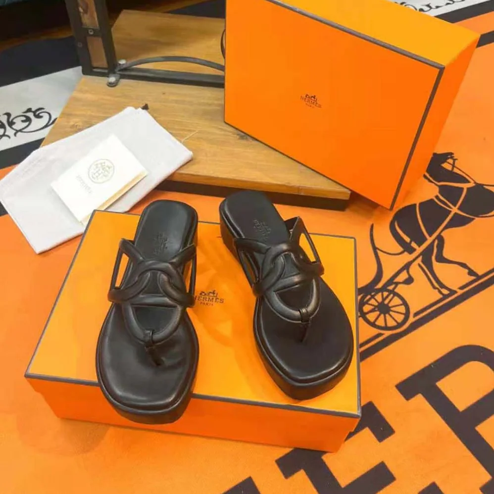 Hermes Gipsy Sandal in Nappa Leather for Women in Black