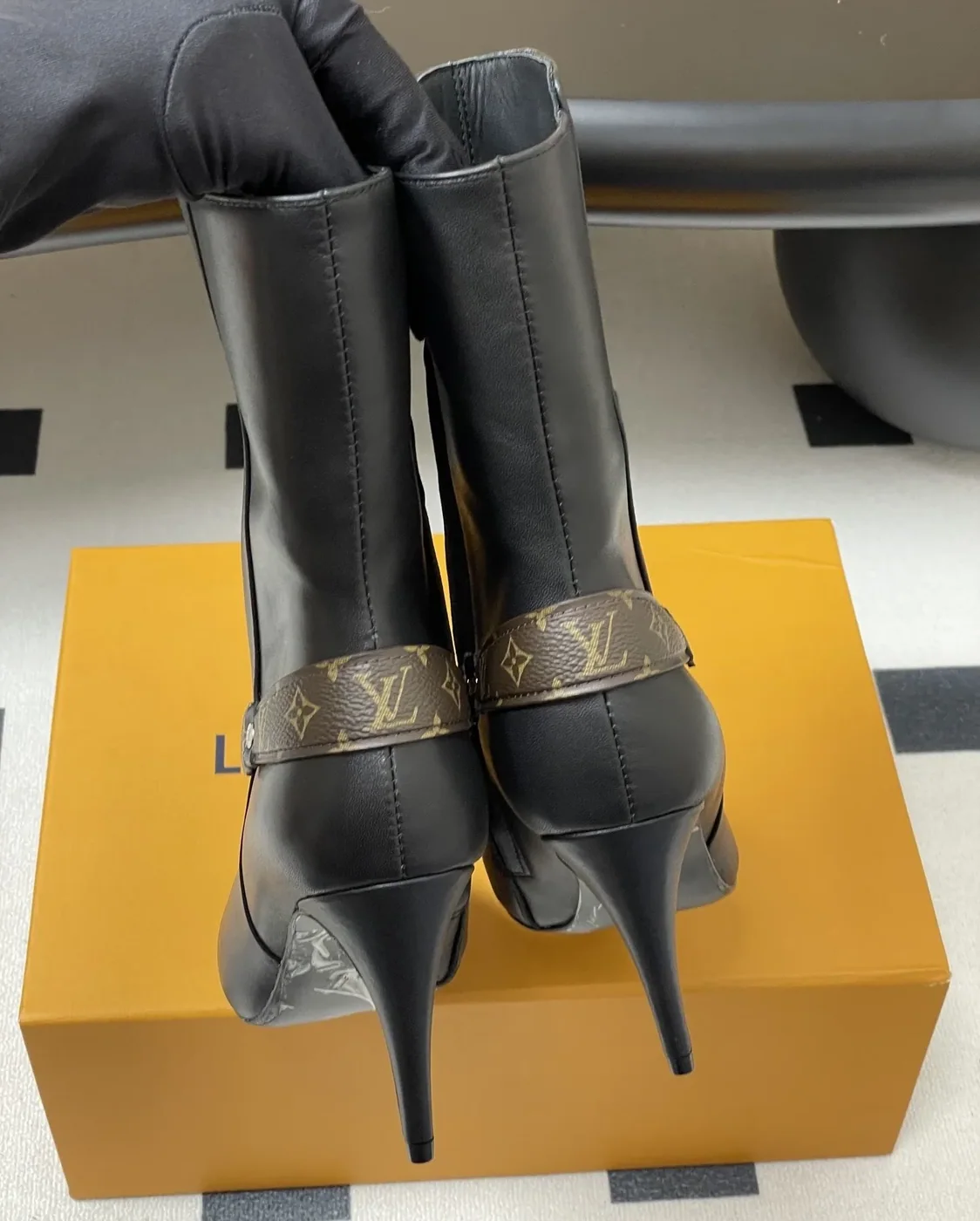 Louis Vuitton Legacy Ankle Boots Black 1AIEUG Louis Vuitton Legacy Ankle Boots Black 1AIEUG