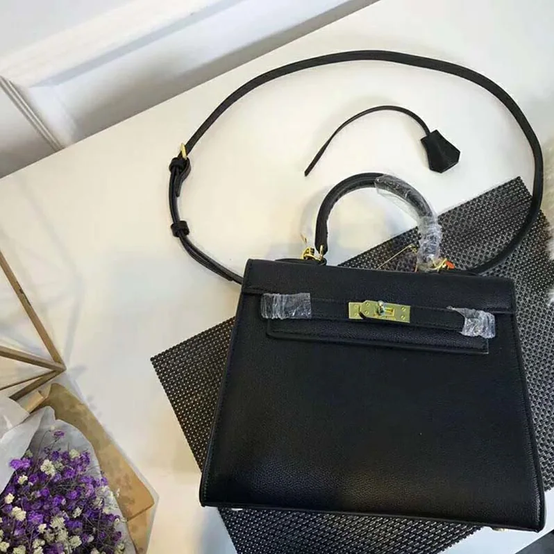 Hermes Kelly Sellier 32 Bag in Togo Leather in Black