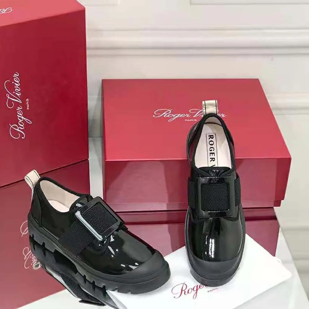 Roger Vivier Walky Viv Lacquered Buckle Sneakers in Leather for Women in Black