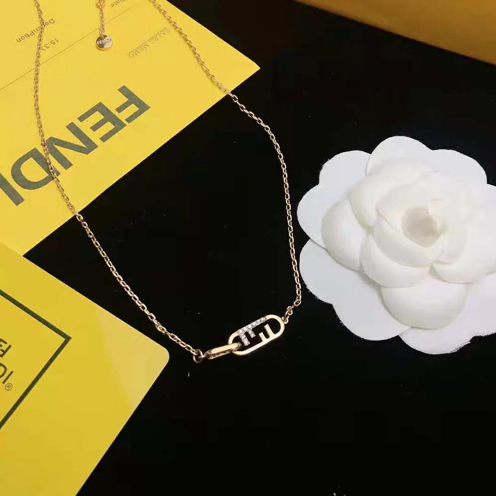 Fendi O Lock Necklace Gold for Women in Colored Necklace Fendi O Lock Necklace Gold for Women in Colored Necklace