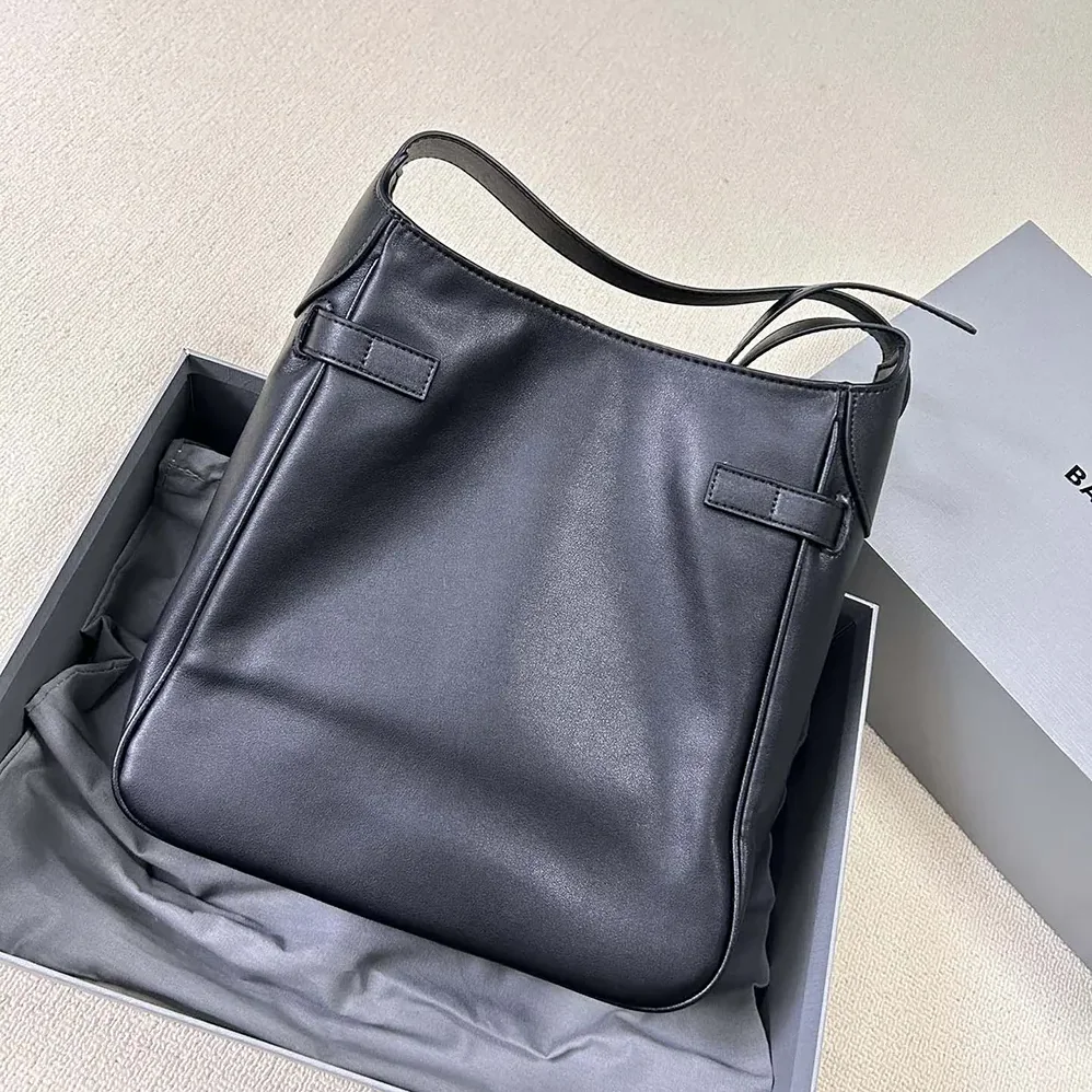 Balenciaga Bel Air Small Hobo Bag in Black for Women Balenciaga Bel Air Small Hobo Bag in Black for Women