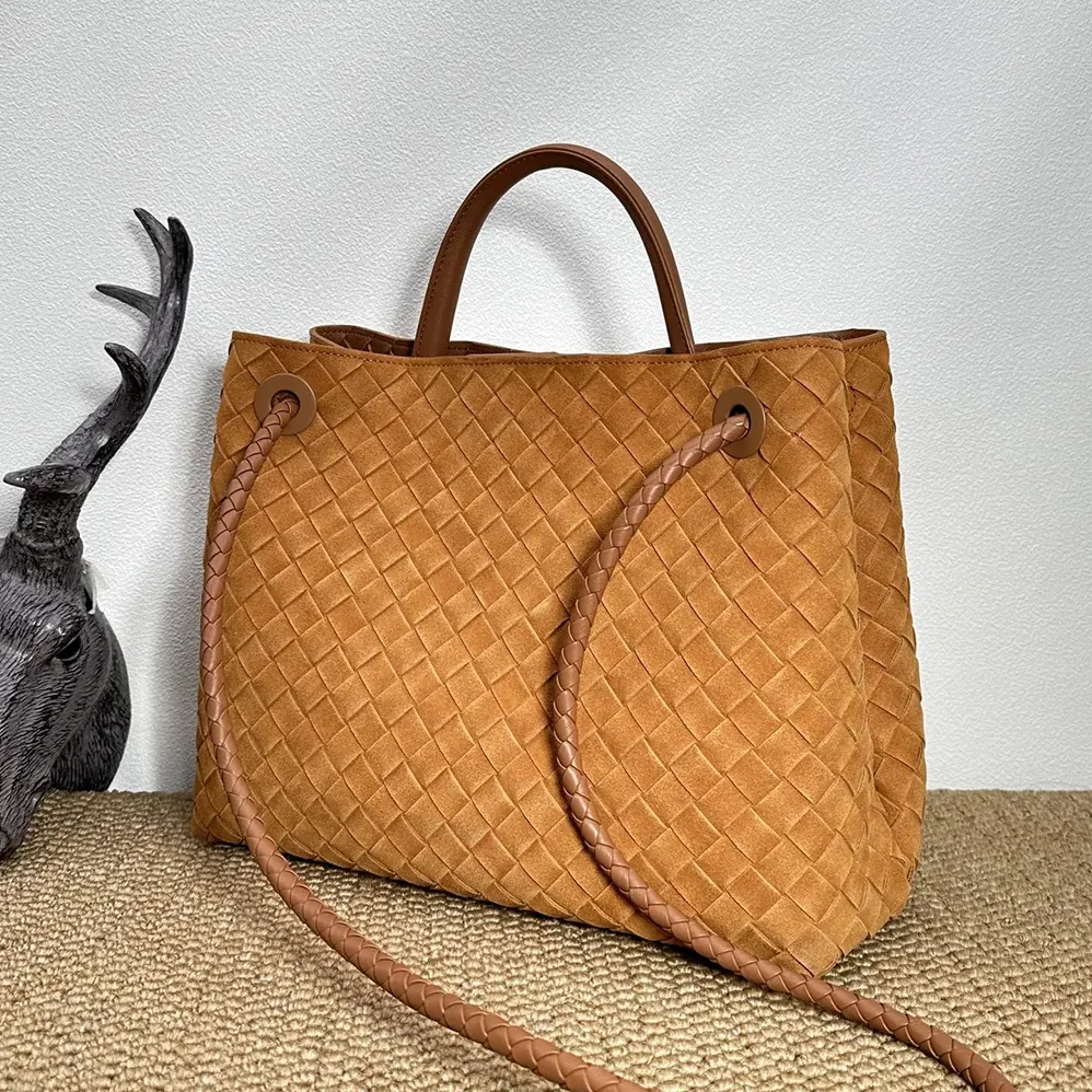 Bottega Veneta Large Andiamo for Women in Brown Bottega Veneta Large Andiamo for Women in Brown