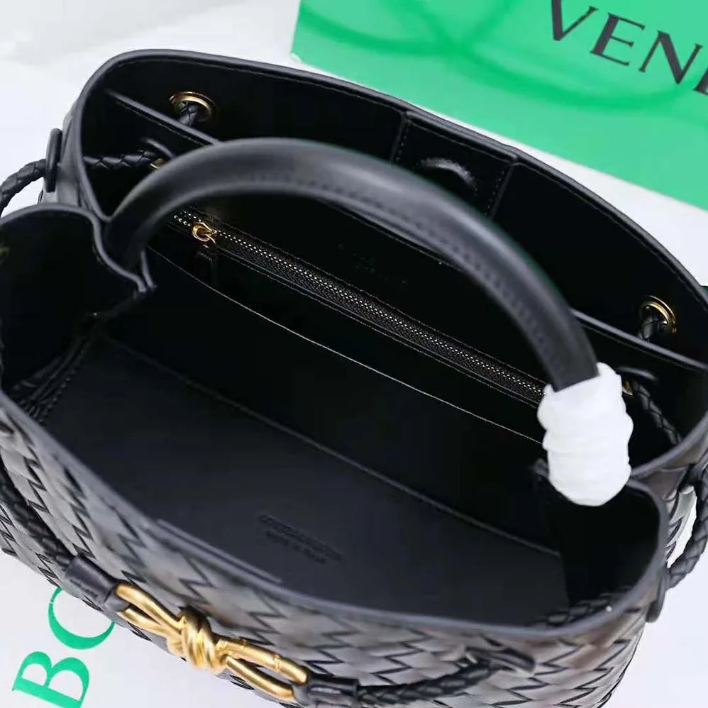 Bottega Veneta Small Andiamo in Lambskin Leather for Women in Black