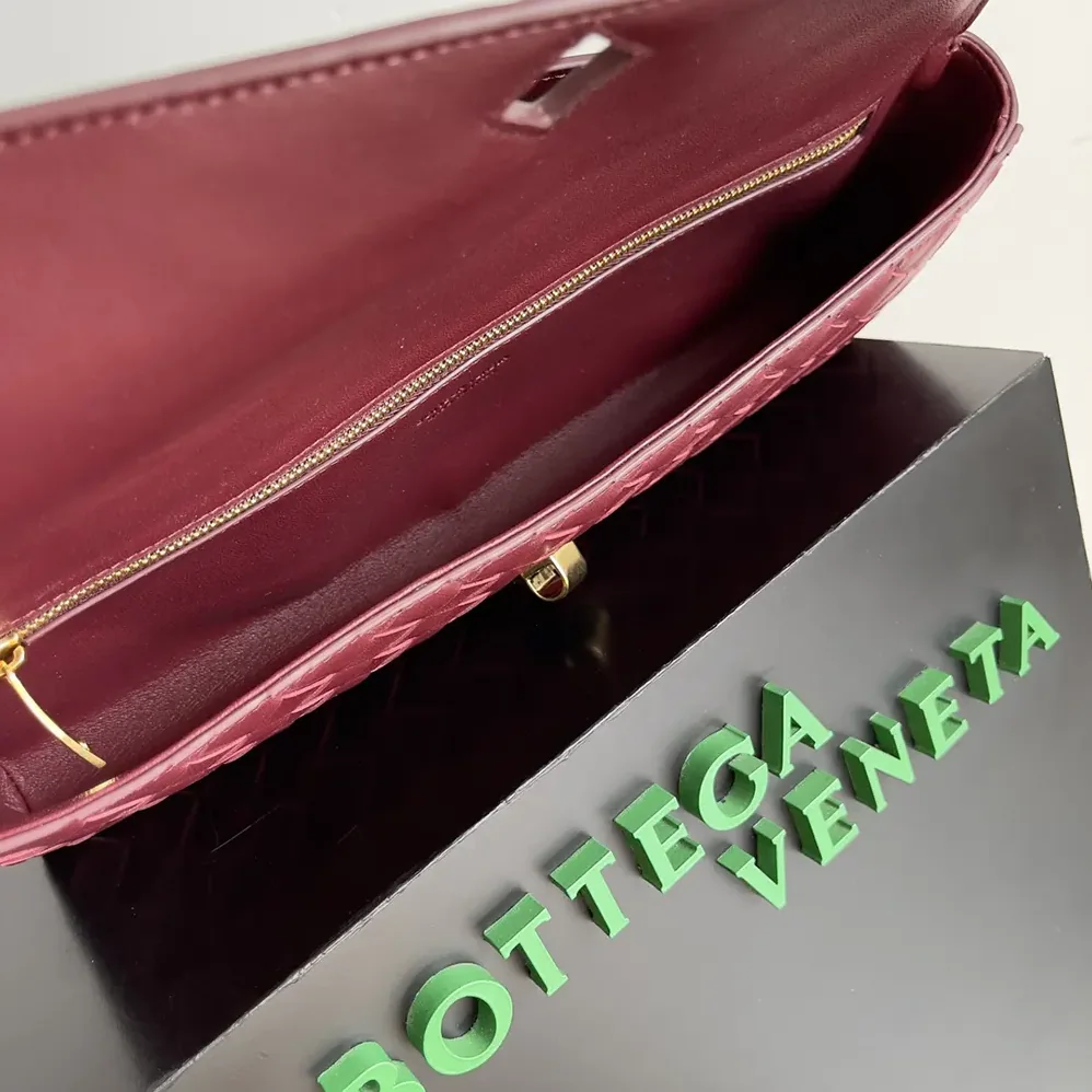 Bottega Veneta Andiamo Clutch in Supple Intrecciato Leather for Women in Barolo