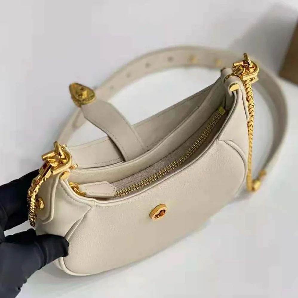 Bvlgari Serpenti Ellipse Crossbody Bag in Calf Leather for Women in White Bvlgari Serpenti Ellipse Crossbody Bag in Calf Leather for Women in White