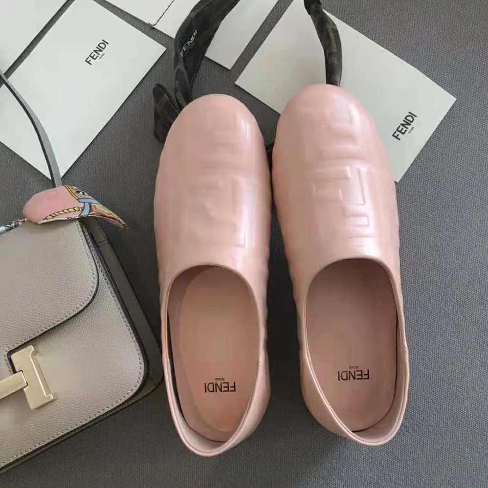 Fendi Signature Pink Nappa Leather Slippers for Unisex Fendi Signature Pink Nappa Leather Slippers for Unisex