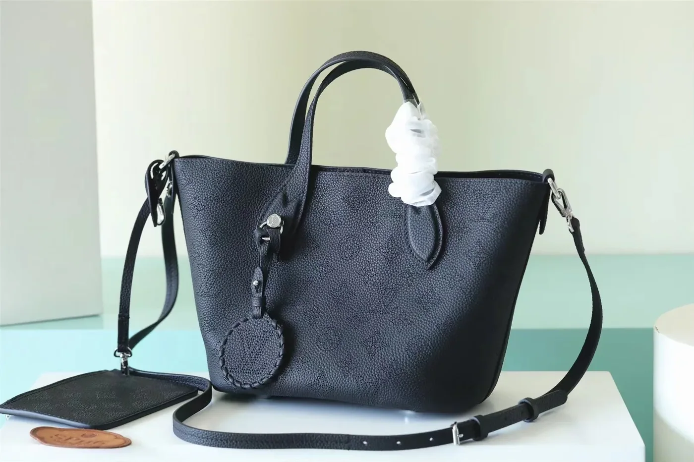 Louis Vuitton Loop Blossom PM Black / Louis Vuitton Loop Blossom PM Black /