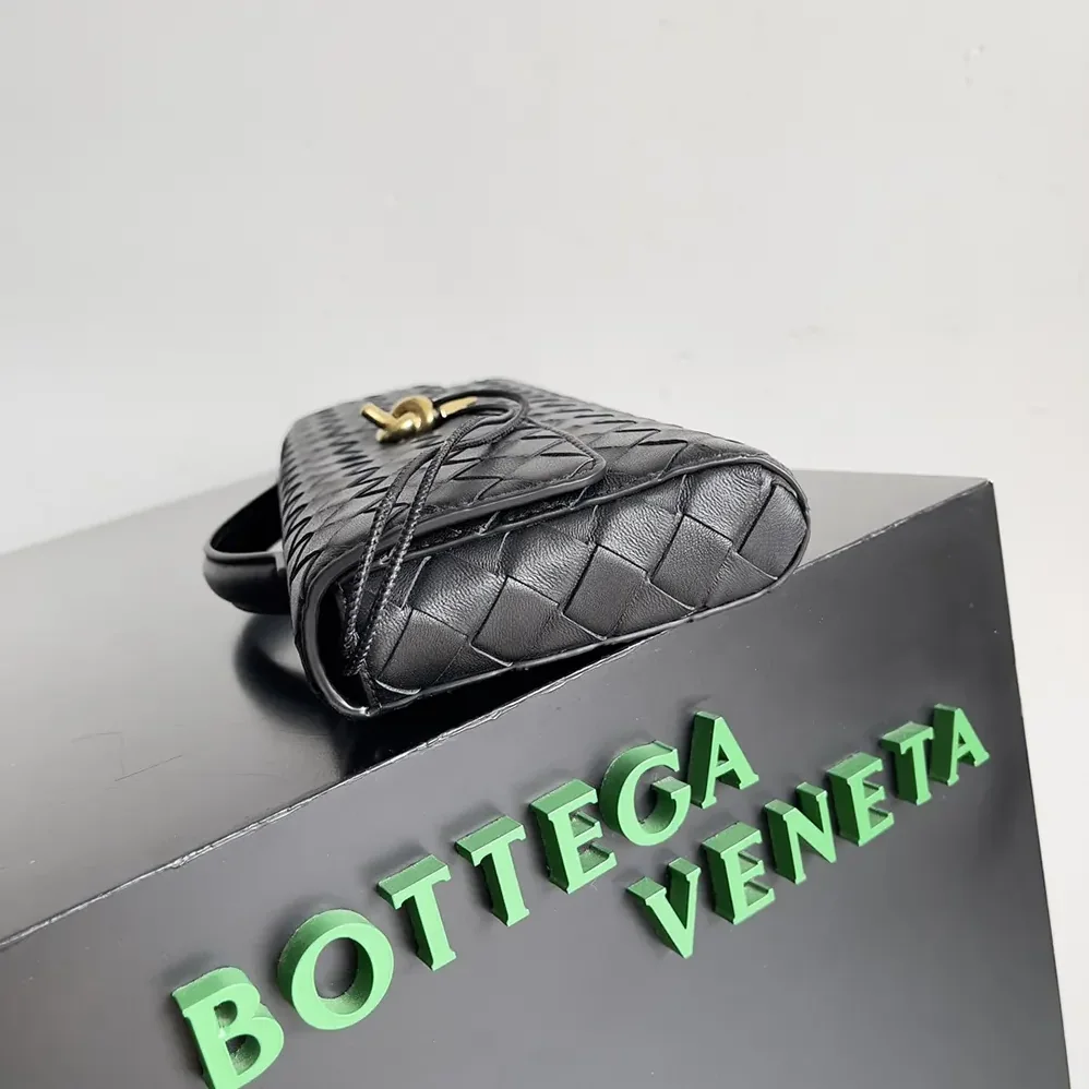 Bottega Veneta Long Clutch Andiamo With Handle for Women in Black Bottega Veneta Long Clutch Andiamo With Handle for Women in Black