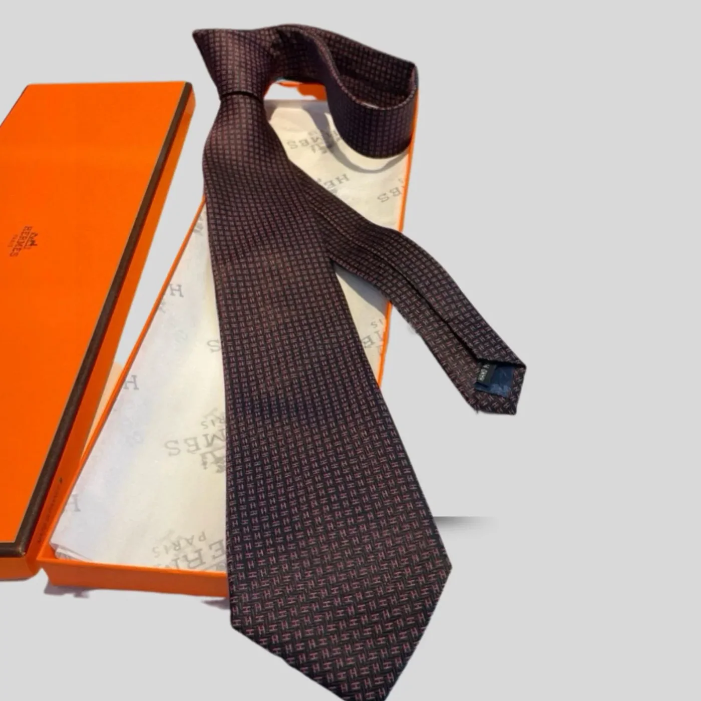 Hermes Elegent Burgundy Silk Tie