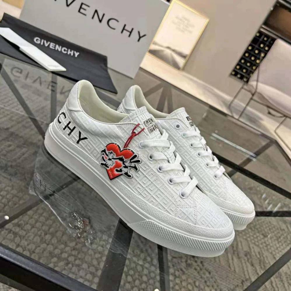 Givenchy City Sport Oswald Sneakers in Leather for Unisex in White Givenchy City Sport Oswald Sneakers in Leather for Unisex in White