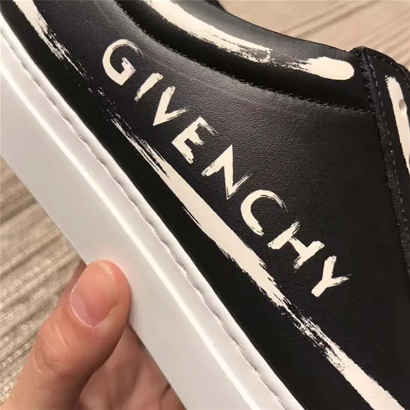 Givenchy Givenchy Print Sneakers in Leather Shoes Black for Women Givenchy Givenchy Print Sneakers in Leather Shoes Black for Women