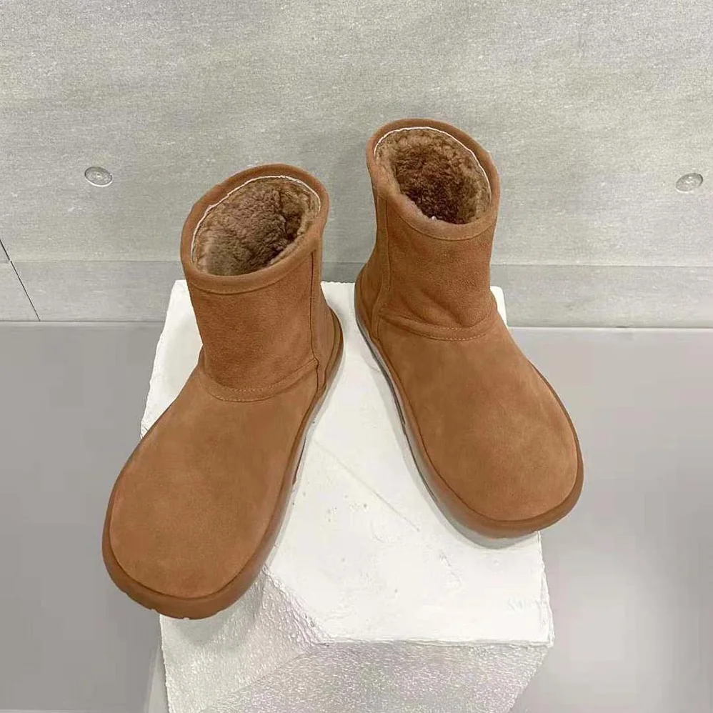 Bottega Veneta Snap Ankle Boot Realised in Shearling Calfskin for Unisex Bottega Veneta Snap Ankle Boot Realised in Shearling Calfskin for Unisex