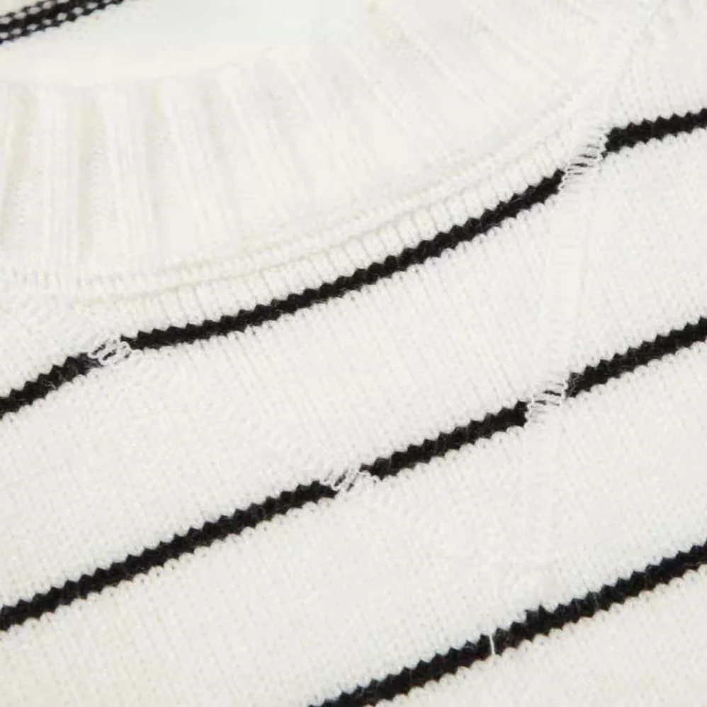 Prada Wool and Cashmere Crew-neck Sweater for Women in White Prada Wool and Cashmere Crew-neck Sweater for Women in White
