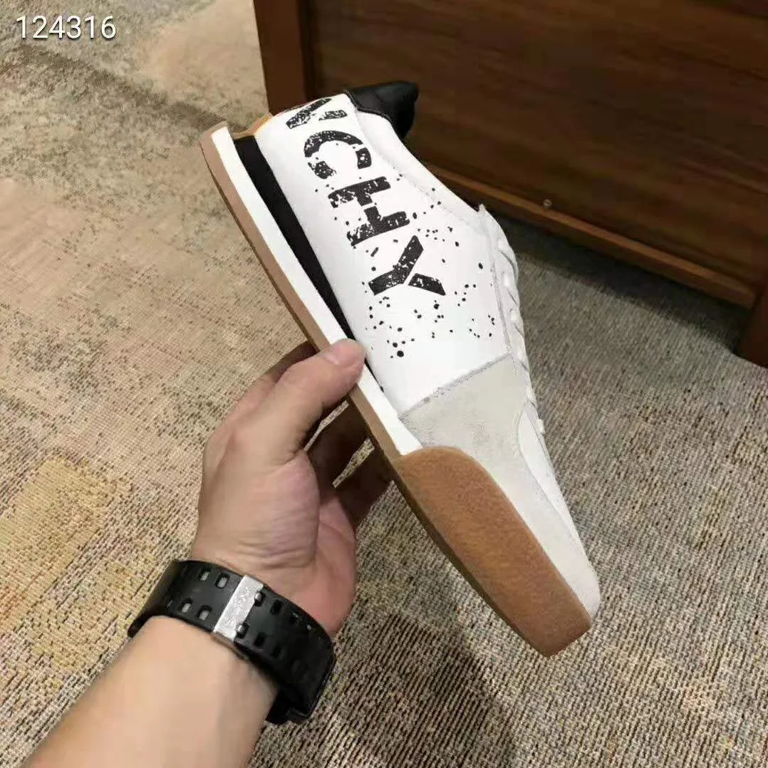 Givenchy Low Sneakers in Leather for Men in White Givenchy Low Sneakers in Leather for Men in White