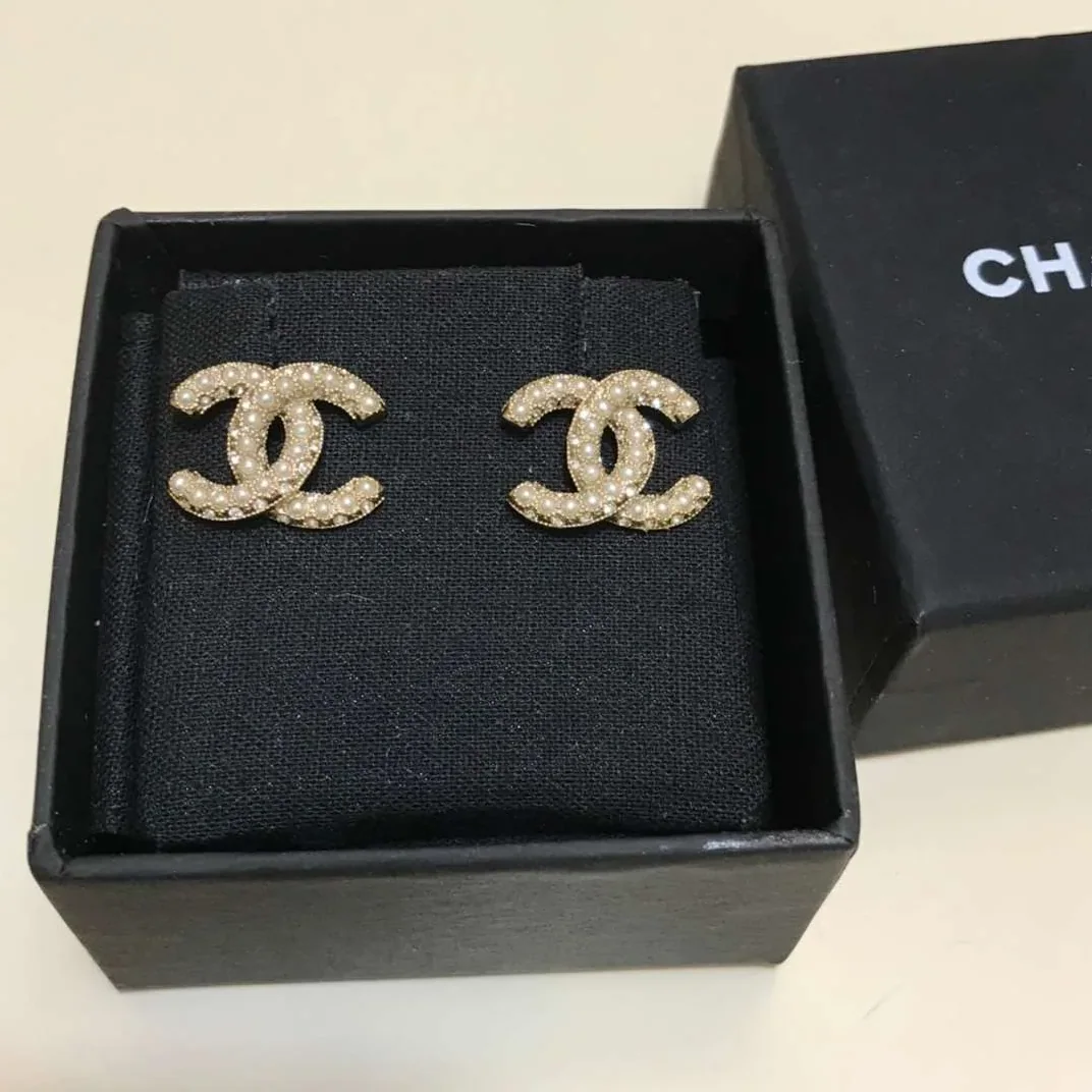 Chanel Pearl Earrings Gold Chanel Pearl Earrings Gold