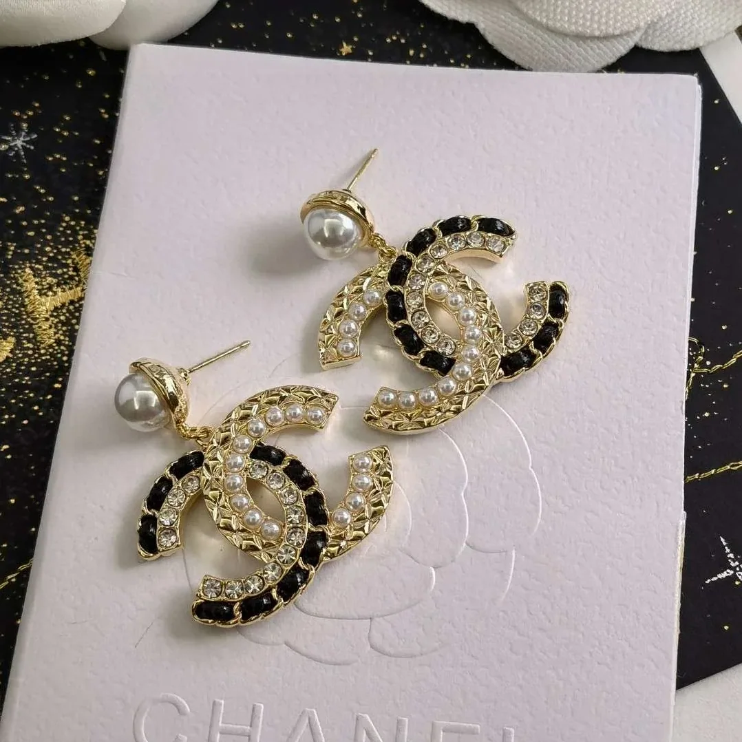 Chanel Pearl Stud Earrings White Chanel Pearl Stud Earrings White