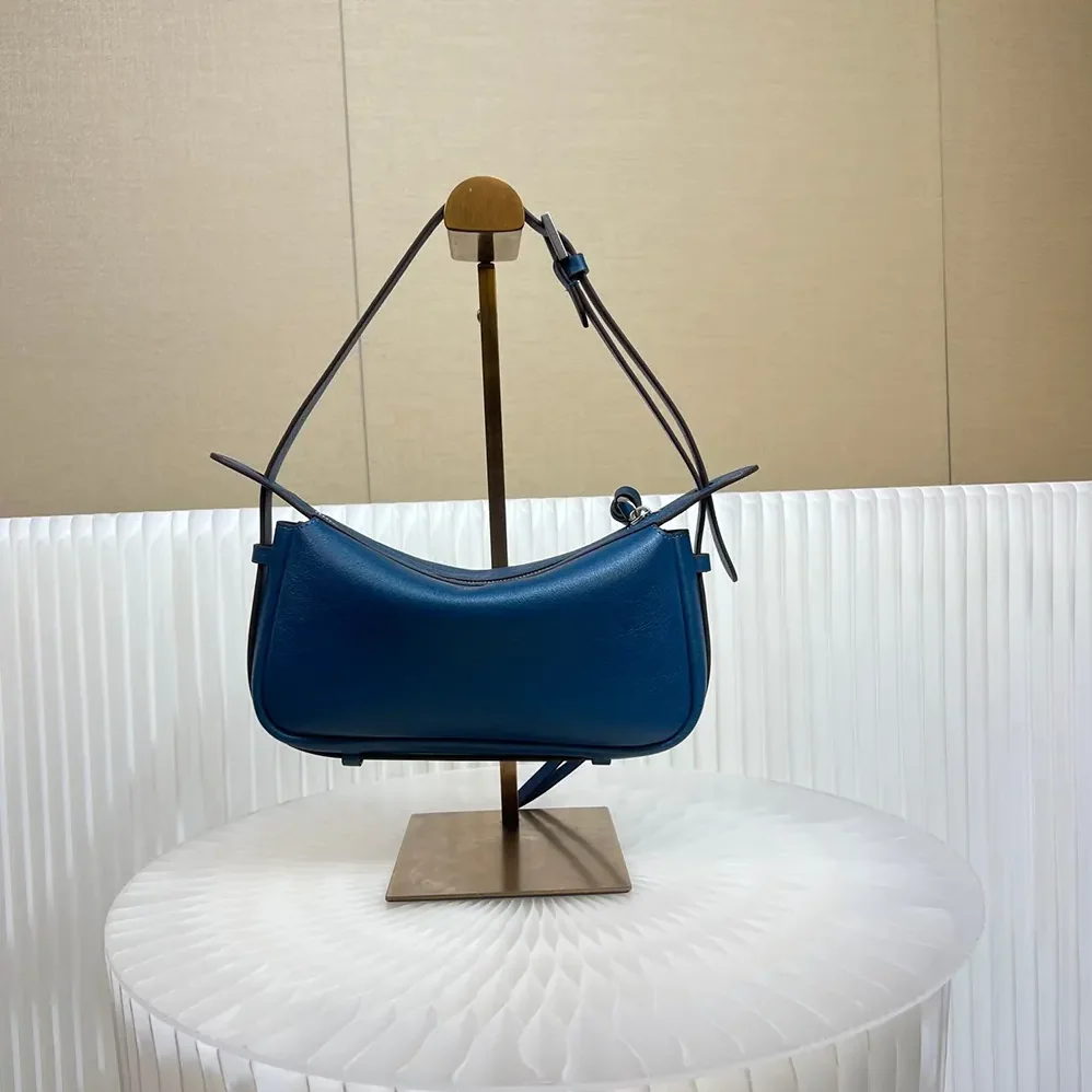 Fendi Simply Fendi Mini Blue Leather Mini for Unisex in bag
