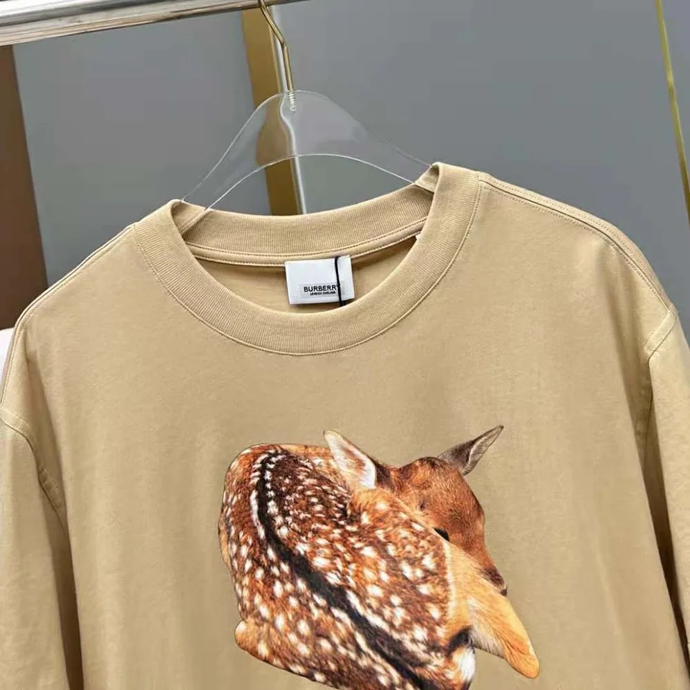 Burberry Deer Print Cotton Oversized T-shirt for Women in Brown Burberry Deer Print Cotton Oversized T-shirt for Women in Brown