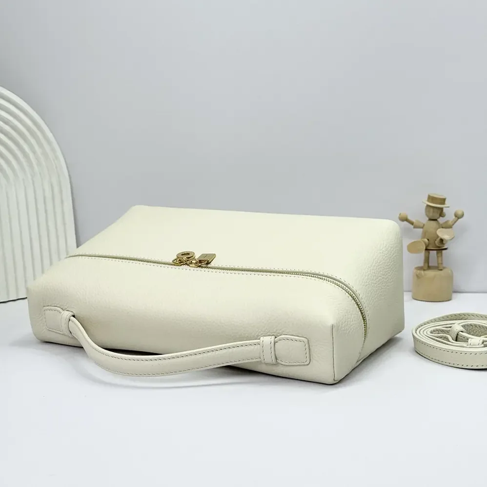 Loro Piana Extra Pocket L27 for Women in White Loro Piana Extra Pocket L27 for Women in White