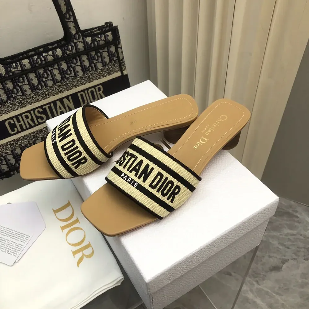 Dior Dway Heeled Slide Natural Raffia and Black Embroidered Cotton for Women Dior Dway Heeled Slide Natural Raffia and Black Embroidered Cotton for Women