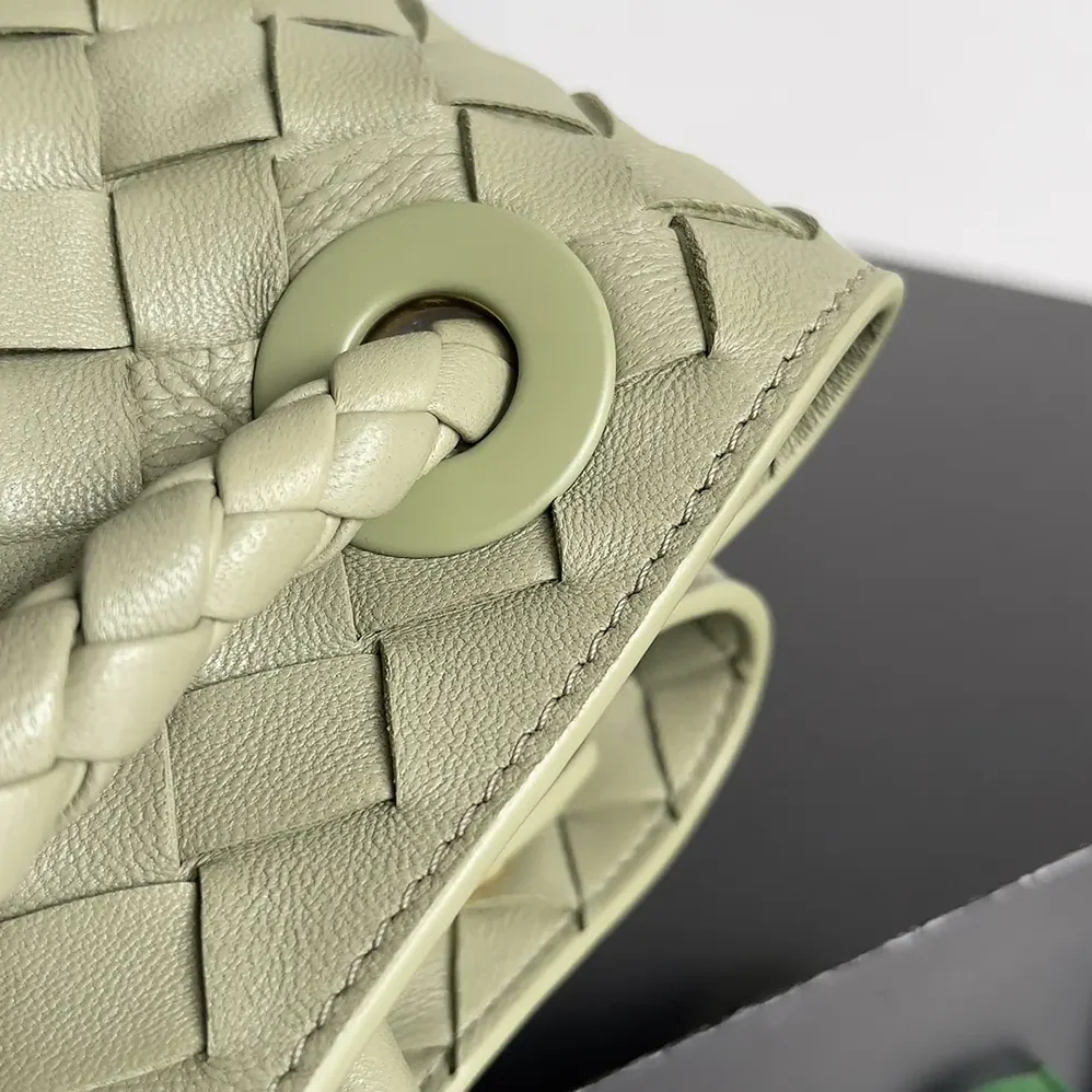 Bottega Veneta Medium Andiamo in Supple Intrecciato Leather for Women in Travertine