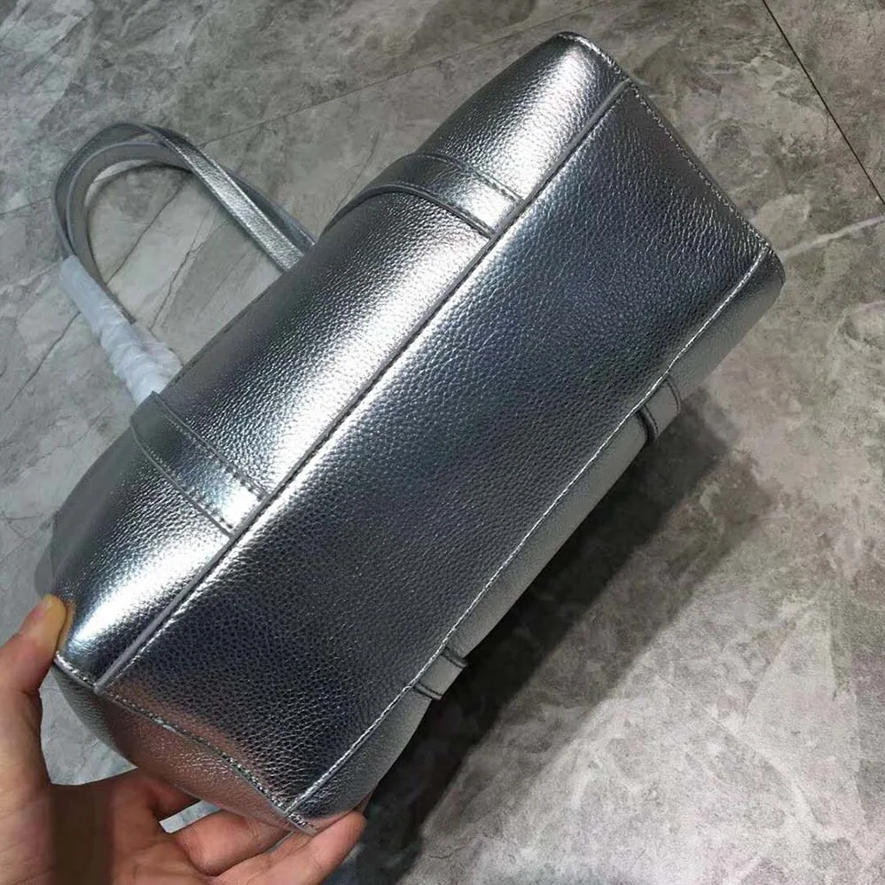 Balenciaga Everyday Tote XXS Metallic Effect for Women in Silver Balenciaga Everyday Tote XXS Metallic Effect for Women in Silver