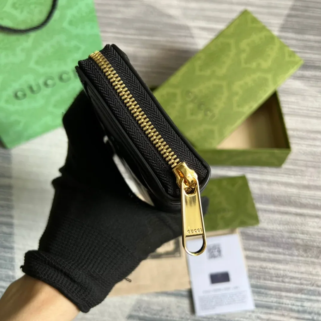 Gucci GG Matelassé Zip-Around Wallet Black UM8IG 1000 / Gucci GG Matelassé Zip-Around Wallet Black UM8IG 1000 /