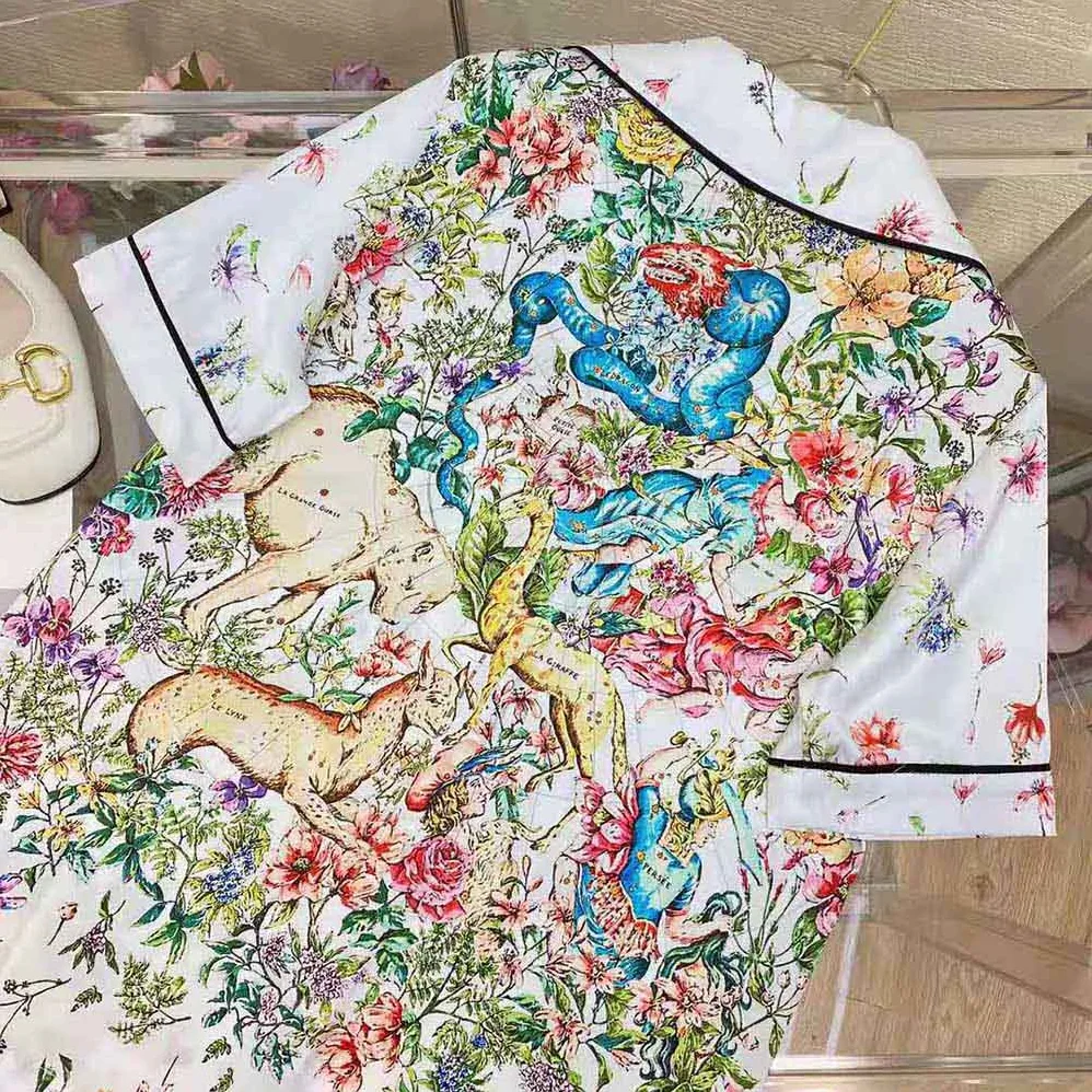 Dior Chez Moi Short-Sleeved Shirt White Silk Twill with Multicolor D for Women in Constellation Motif Dior Chez Moi Short-Sleeved Shirt White Silk Twill with Multicolor D for Women in Constellation Motif