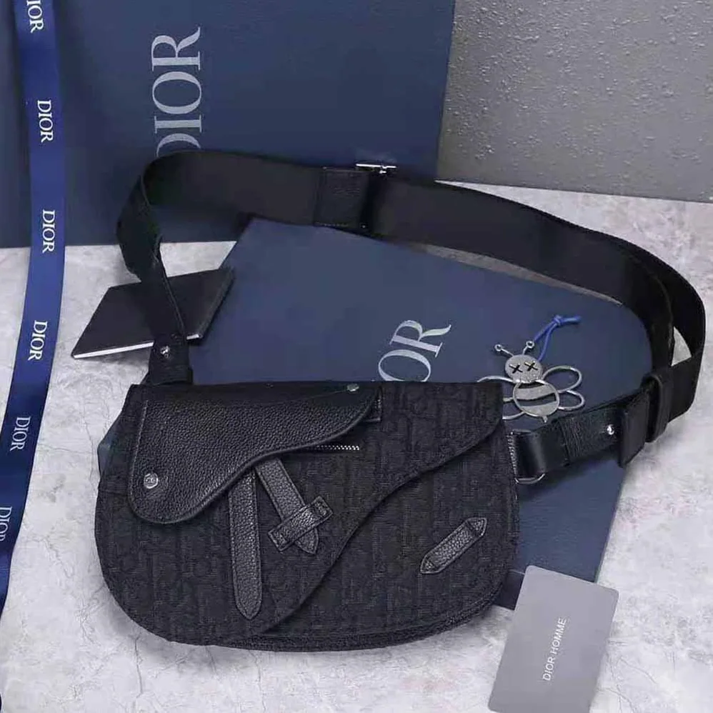 Dior Saddle Pouch Dior Oblique Jacquard for Men in Black Dior Saddle Pouch Dior Oblique Jacquard for Men in Black