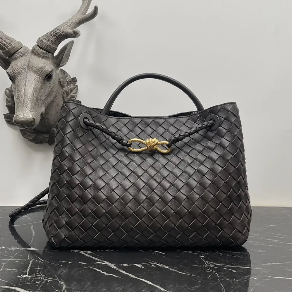 Bottega Veneta Medium Andiamo in Lambskin Leather for Women in Chocolate Brown Bottega Veneta Medium Andiamo in Lambskin Leather for Women in Chocolate Brown