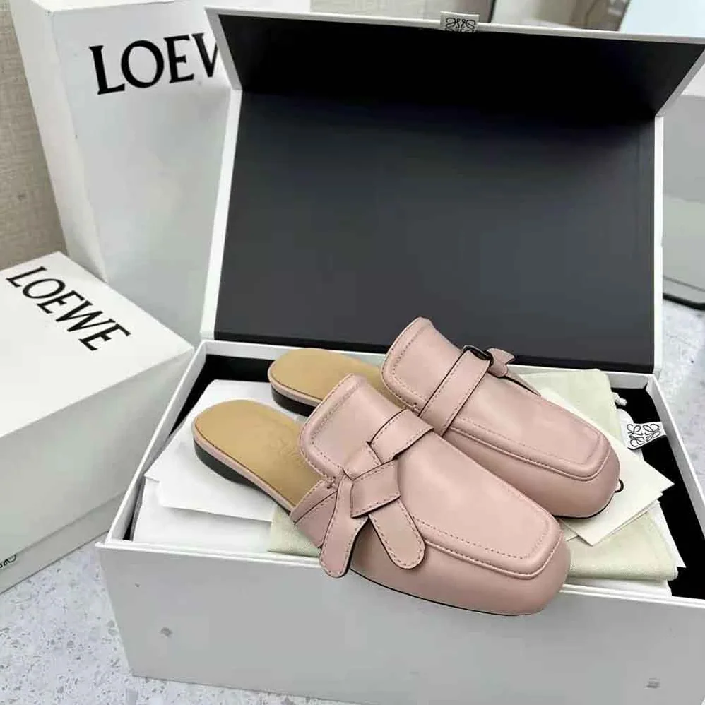 Loewe Gate Flat Mule in Calfskin for Women in Pink Loewe Gate Flat Mule in Calfskin for Women in Pink