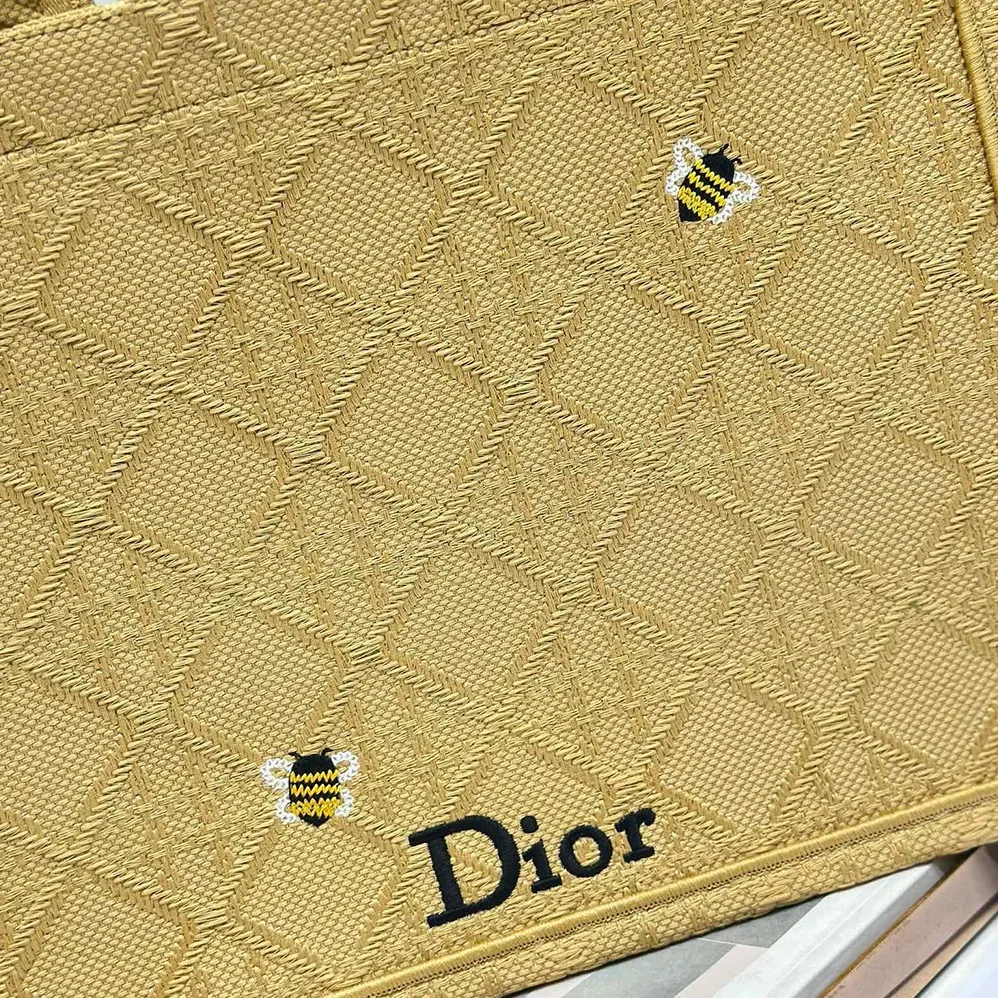Dior Medium Dior Book Tote with Strap Natural Cannage Raffia for Women in Effect Embroidery Dior Medium Dior Book Tote with Strap Natural Cannage Raffia for Women in Effect Embroidery
