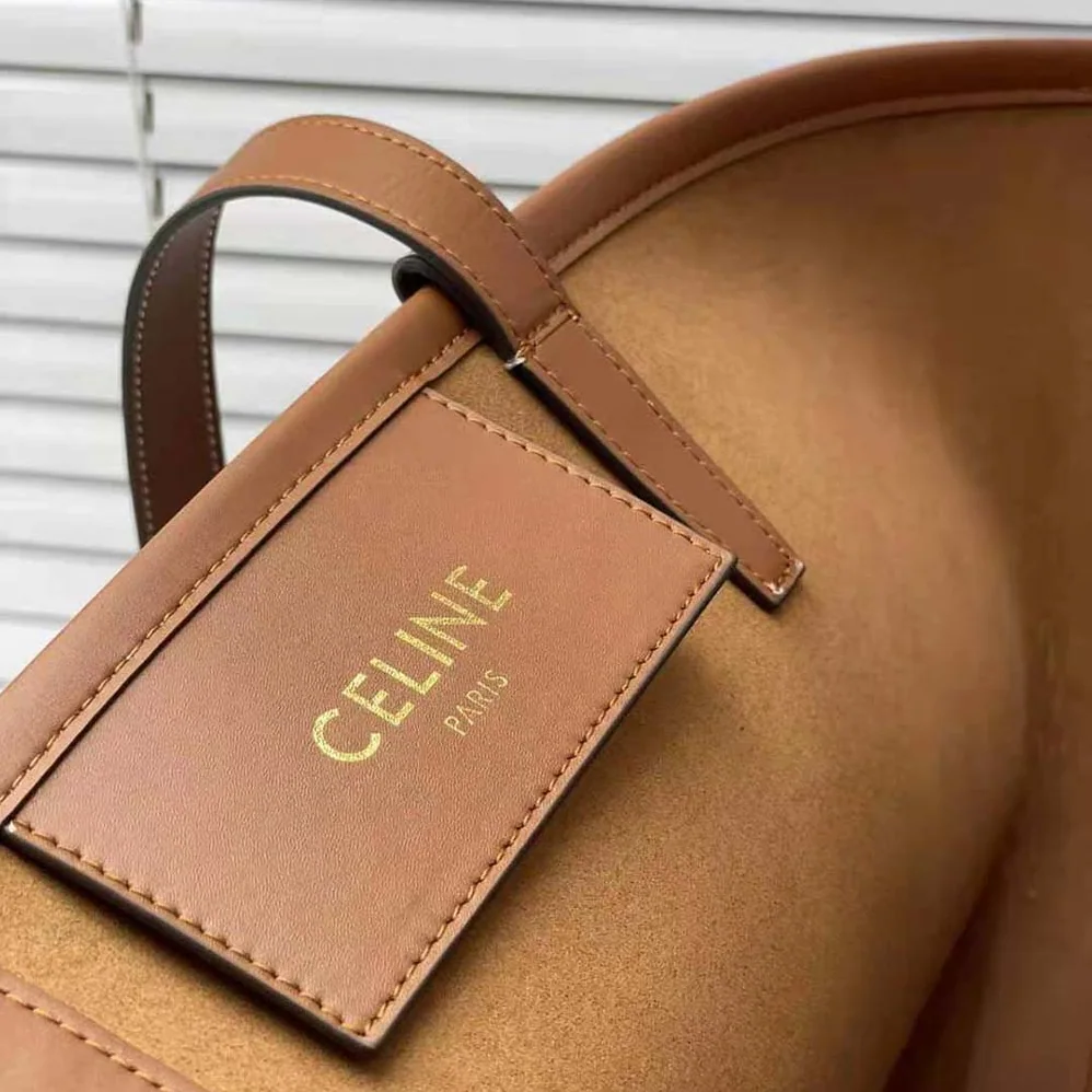 Celine Medium Couffin Cuir Triomphe in Smooth Calfskin for Women in Brown Celine Medium Couffin Cuir Triomphe in Smooth Calfskin for Women in Brown