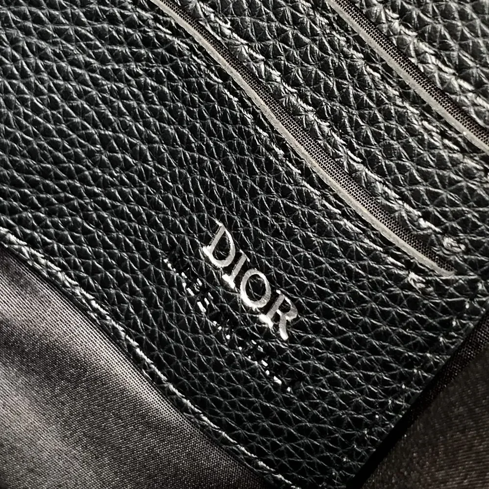 Dior Saddle A5 Triangle Pouch Beige and Black Dior Oblique Jacquard with Black Grained Calfskin for Men Dior Saddle A5 Triangle Pouch Beige and Black Dior Oblique Jacquard with Black Grained Calfskin for Men