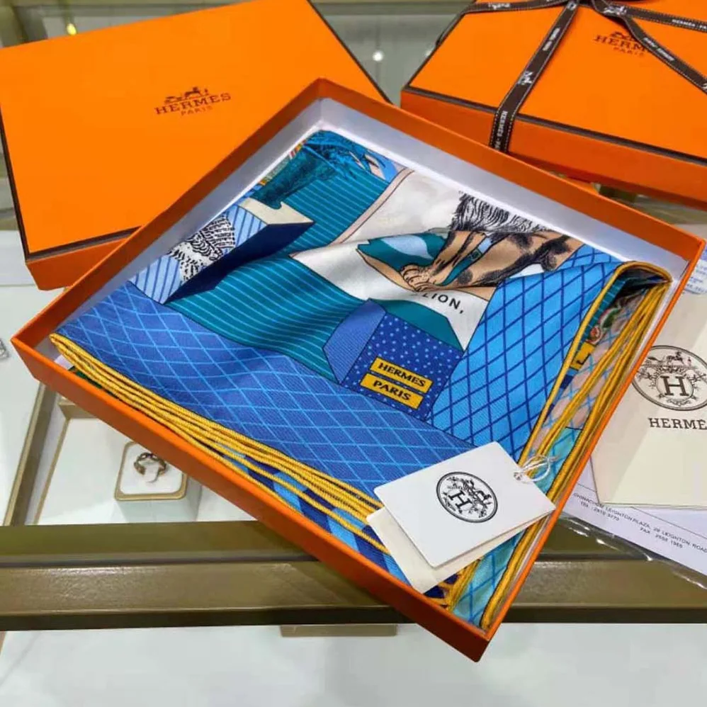 Hermes Grand Theatre Nouveau Scarf 90 in Silk Twill for Women in Navy Hermes Grand Theatre Nouveau Scarf 90 in Silk Twill for Women in Navy