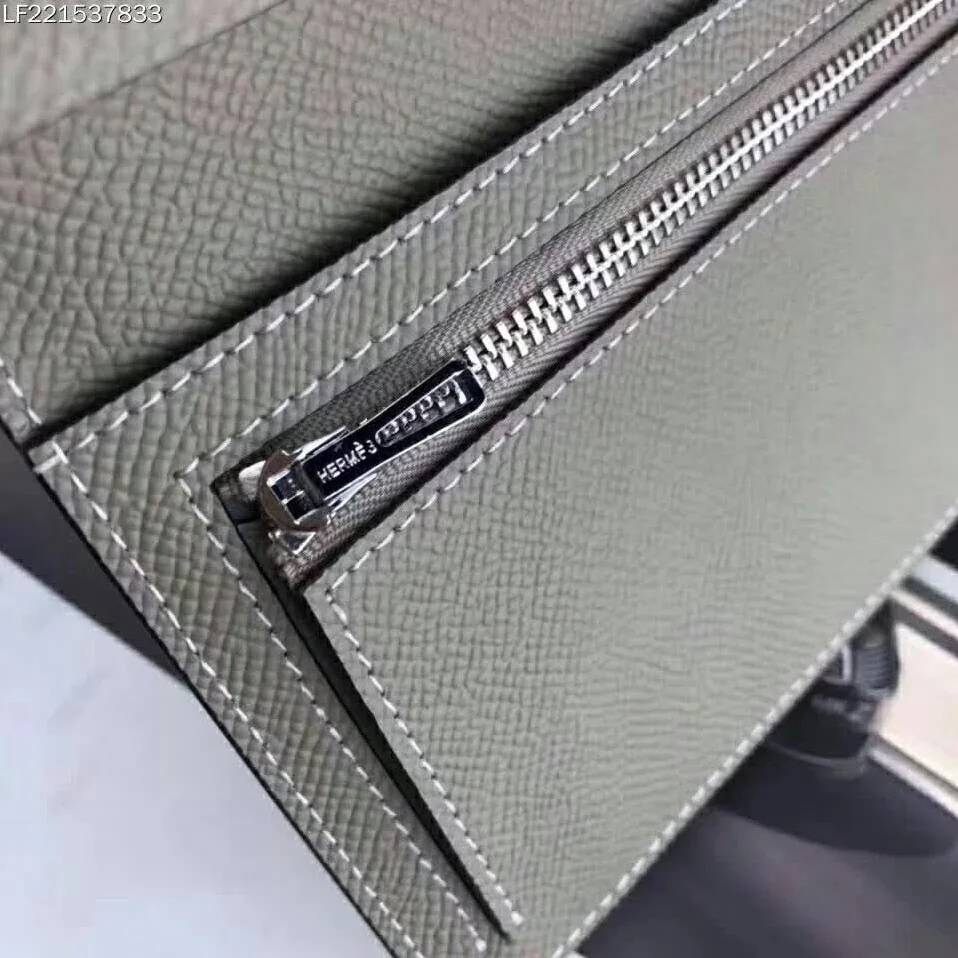 Hermes Medium Bearn Wallet in Epsom Calfskin Leather in Silver