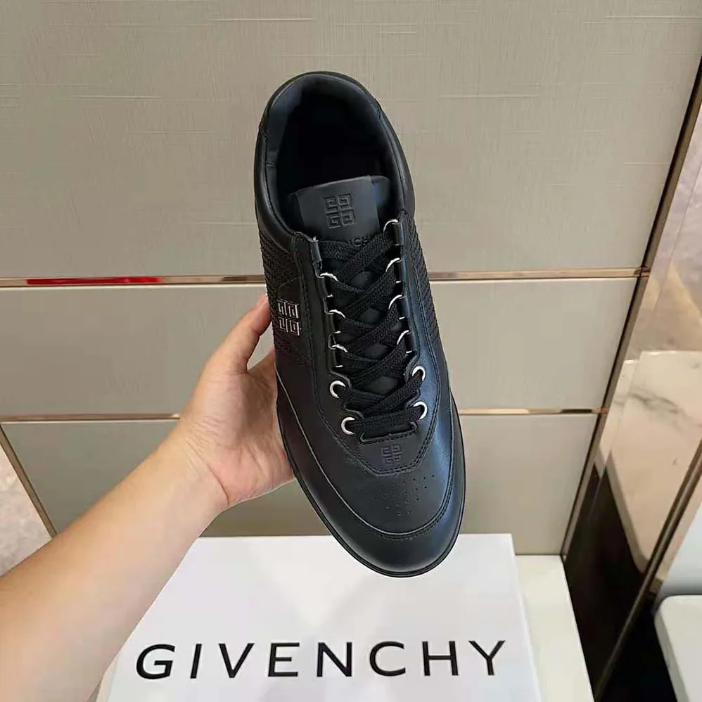 Givenchy G4 Sneakers in Leather for Men in Black