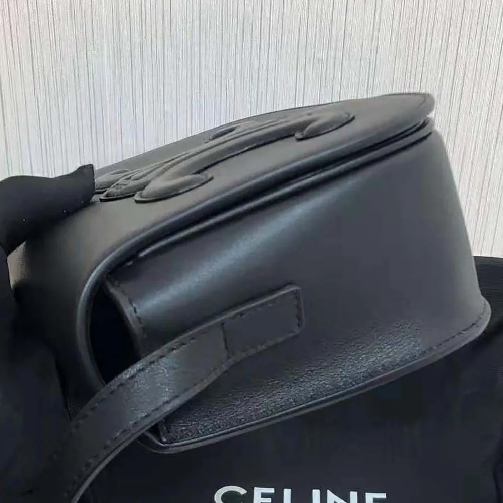 Celine Folco Cuir Triomphe in Smooth Calfskin for Women in Black Celine Folco Cuir Triomphe in Smooth Calfskin for Women in Black