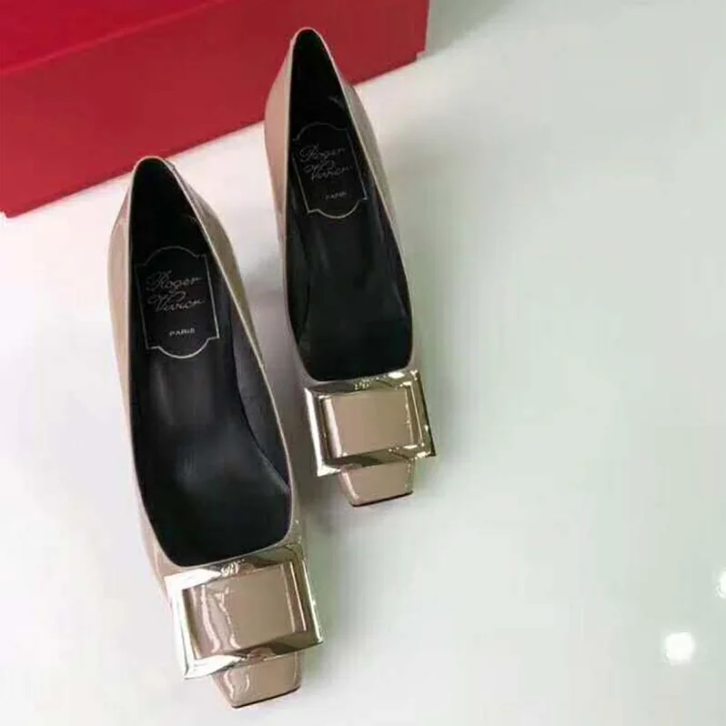 Roger Vivier Belle Vivier Trompette Pumps Patent Leather for Women in Sandy